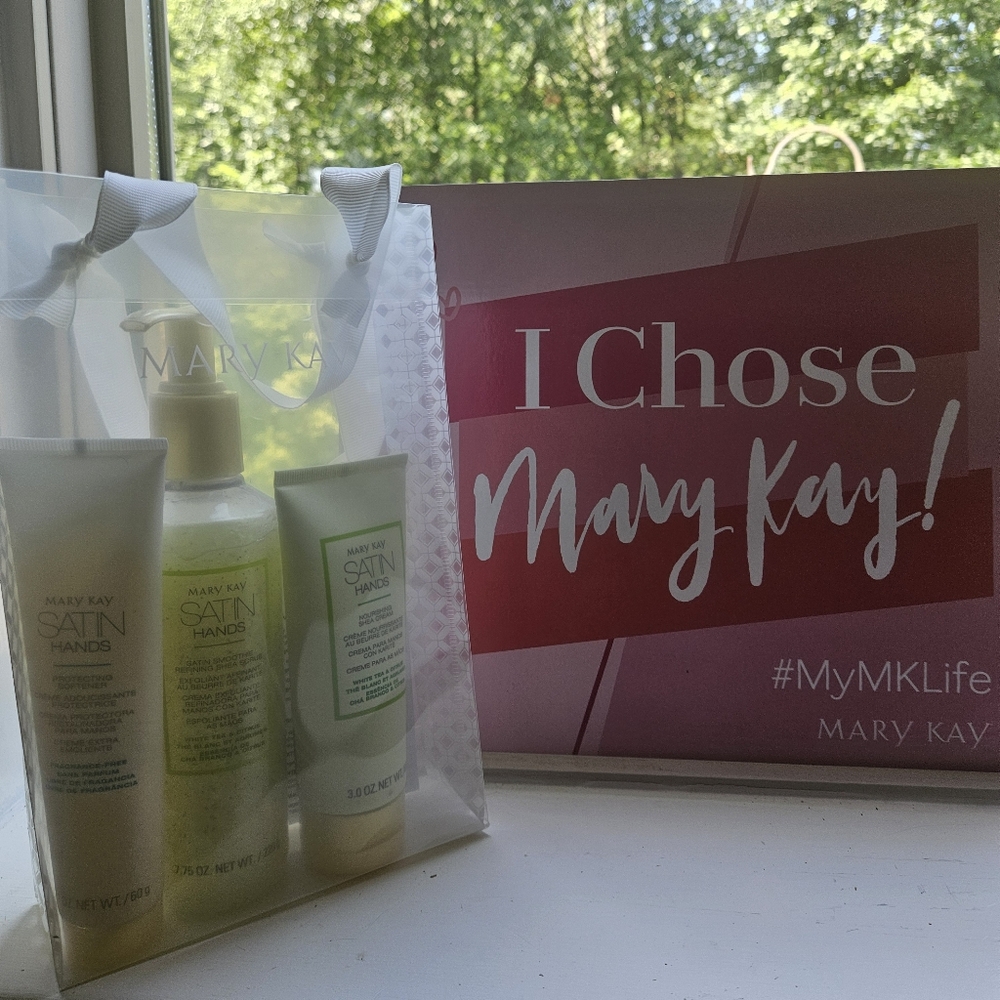 Mary Kay White Tea & Citrus Satin Hands Pampering Set 3 pcs. New in package